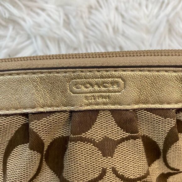 Coach Classic Wristlet  - Picture 2 of 8